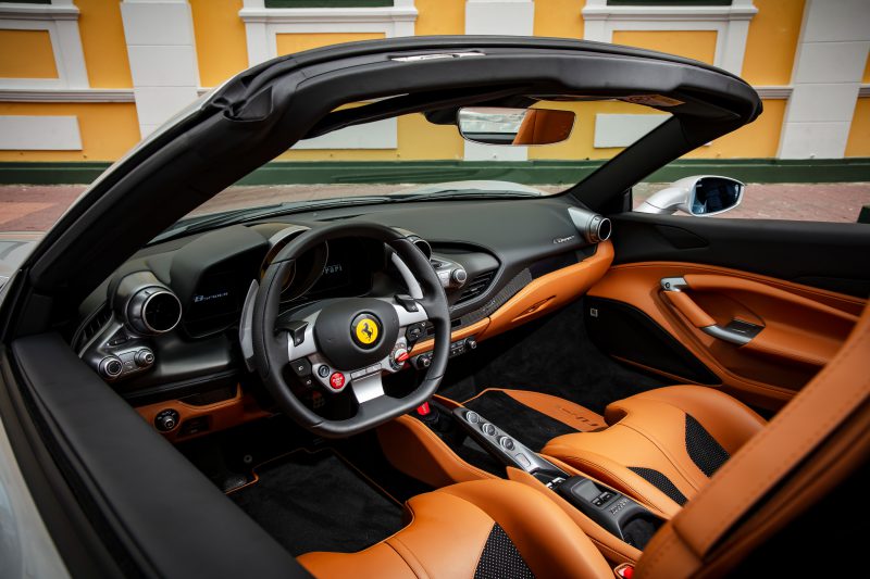 Nội thất si&ecirc;u xe Ferrari F8 Spider