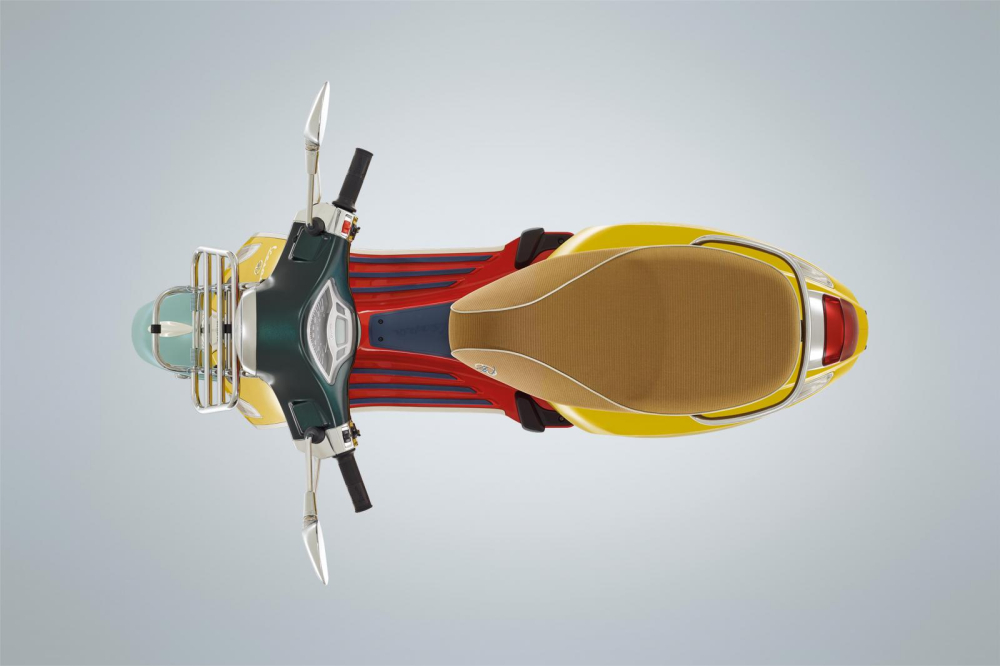 Các mảng miếng trên Vespa Primavera Sean Wotherspoon được bố trí nổi bật. Các mảng miếng trên Vespa Primavera Sean Wotherspoon được bố trí nổi bật.
