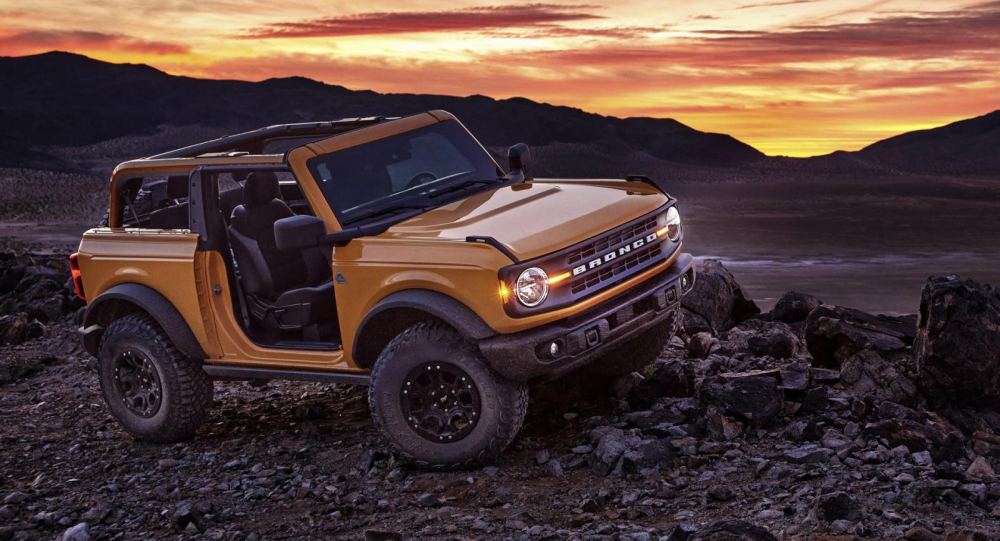Người d&ugrave;ng ho&agrave;n to&agrave;n c&oacute; thể th&aacute;o cửa của Ford Bronco 2021