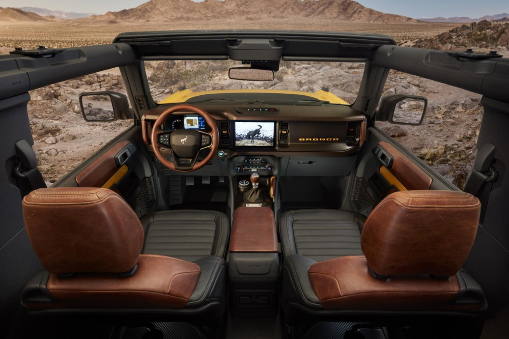 Nội thất của Ford Bronco 2021 được bọc bằng chất liệu chống chịu được nhiều kiểu thời tiết