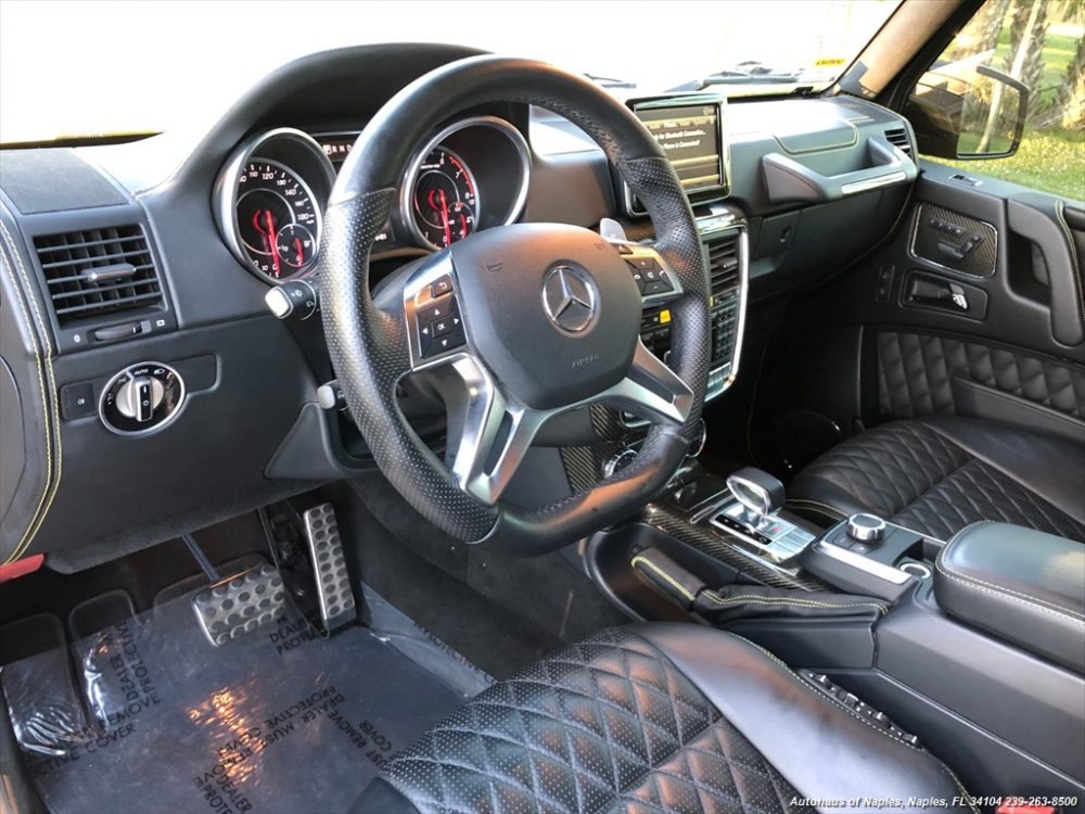Nội thất của chiếc SUV hạng sang chuyên off-road Mercedes-Benz G63 AMG 6x6 độc nhất Việt Nam là màu đen Designo Black kết hợp cùng da Nappa Leather tuyệt đẹp với đường khâu kim cương và chỉ may màu vàng nổi bật. Ngoài ra còn có nhiều chi tiết bằng carbon. Nội thất của chiếc SUV hạng sang chuyên off-road Mercedes-Benz G63 AMG 6x6 độc nhất Việt Nam là màu đen Designo Black kết hợp cùng da Nappa Leather tuyệt đẹp với đường khâu kim cương và chỉ may màu vàng nổi bật. Ngoài ra còn có nhiều chi tiết bằng carbon.