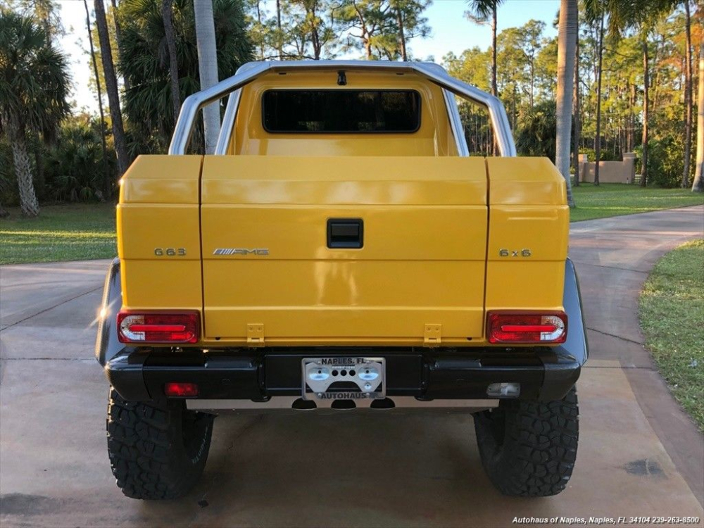 Ngoài ra, Ngoài ra, quái vật 6 chân Mercedes-Benz G63 AMG 6x6 còn có góc tiếp cận và góc thoát ấn tượng cùng hệ thống kiểm soát áp suất lốp. Hệ thống có khả năng bơm đầy hơi cho lốp trong thời gian chỉ 20 giây.