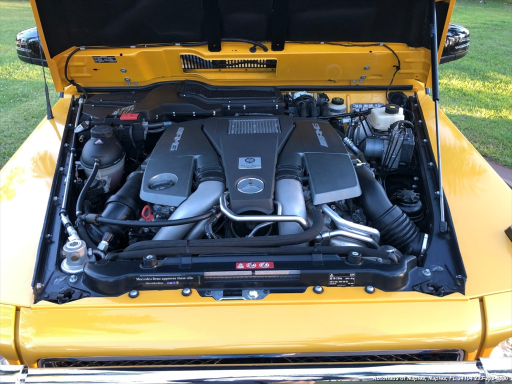 Trái tim của Mercedes-Benz G63 AMG 6x6 chính là khối động cơ xăng V8, dung tích 5,5 lít, sản sinh công suất tối đa 544 mã lực và mô-men xoắn cực đại 760 Nm. Sức mạnh được truyền tới bánh thông qua hộp số tự động 7 cấp.
