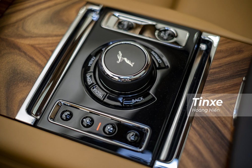 cụm điều khiển của Rolls-Royce Cullinan