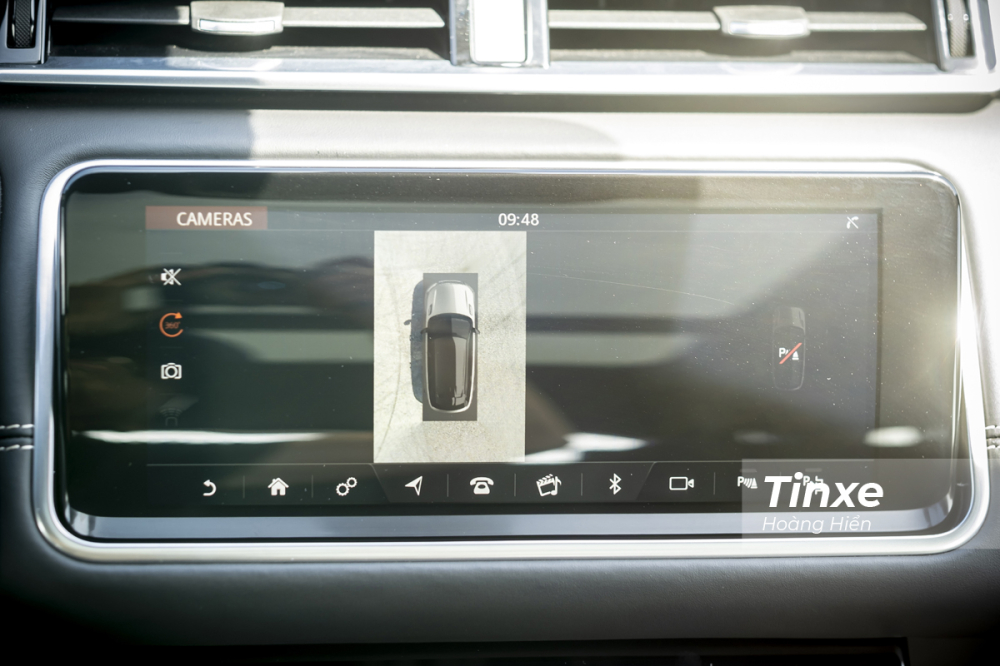 Màn hình giải trí trung tâm có kích thước lên tới 10,2 inch có khả năng hỗ trợ giải trí cũng như kiểm soát các thông tin của xe. Màn hình giải trí trung tâm có kích thước lên tới 10,2 inch có khả năng hỗ trợ giải trí cũng như kiểm soát các thông tin của xe.