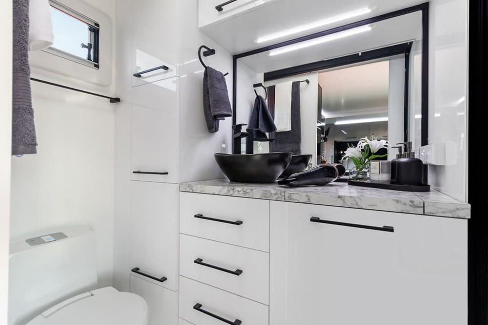 ERV có một phòng tắm riêng biệt với đầy đủ những gì người dùng cần
