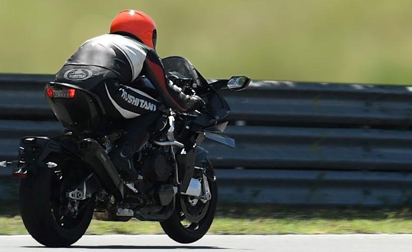 Bimota Tesi H2 trên đường thử Bimota Tesi H2 trên đường thử
