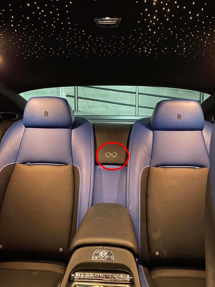 Logo Infinity - V&ocirc; cực của Rolls-Royce Wraith Black Badge