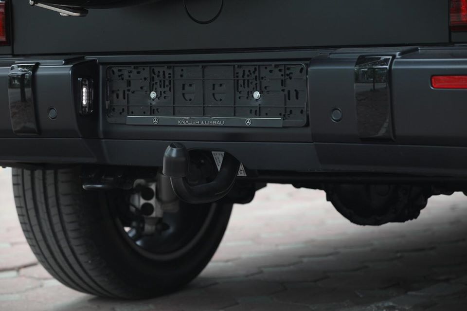 Cản va sau của SUV hạng sang Mercedes-AMG G63 đời 2020 đầu tiên tại Việt Nam có gói tuỳ chọn off-road Trail Package có thêm một móc kéo xe.