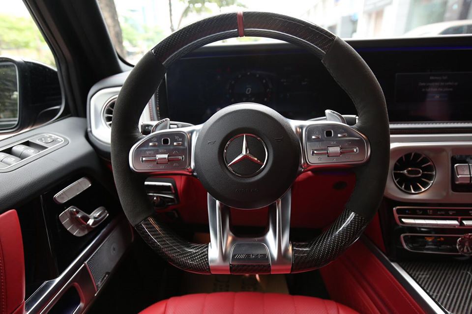 Vô lăng của Mercedes-AMG G63 2020 này có da Nappa bọc thêm carbon