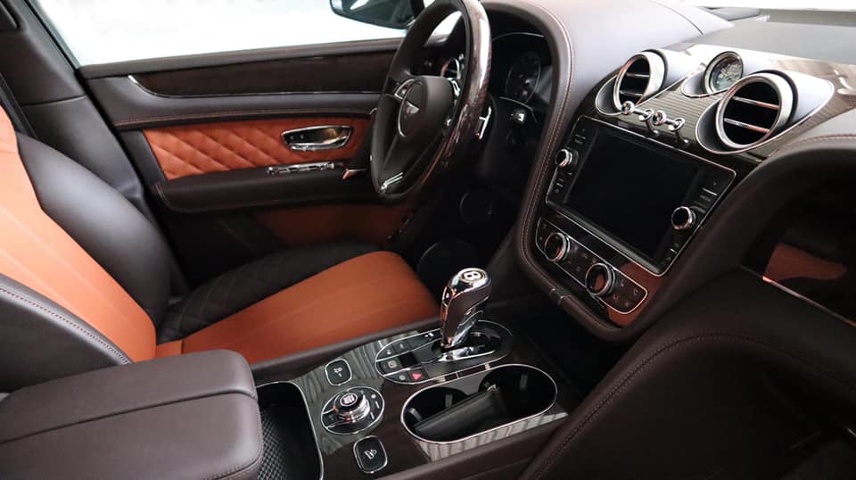 Chiếc xe này thuộc phiên bản kỷ niệm 100 năm của hãng xe Bentley