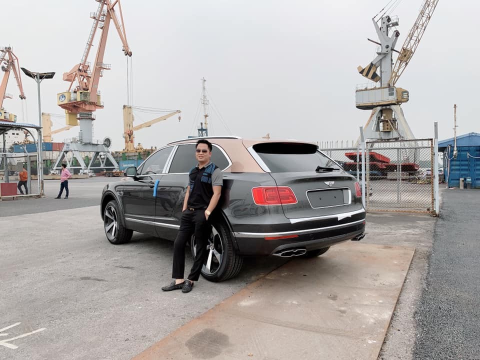 Ống xả của Bentley Bentayga V8 thiết kế khác biệt so với bản W12