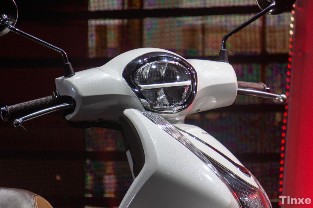 Honda SH Mode 2020 được trang bị bộ mặt nạ mới và đèn pha full-LED hiện đại