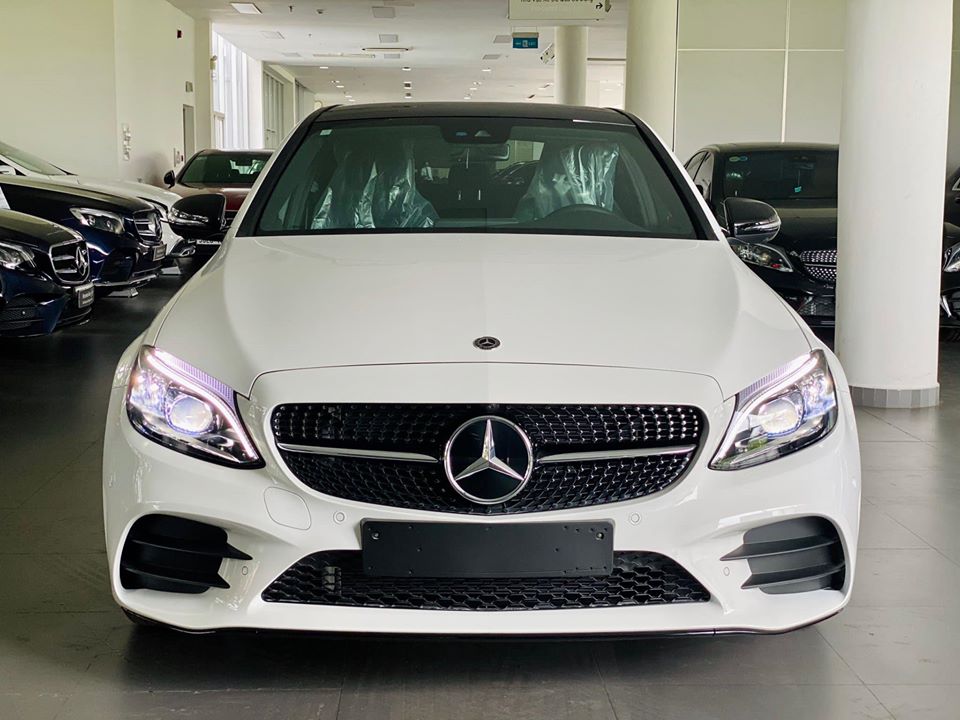 Mercedes-Benz C300 AMG 2020 bất ngờ có nâng cấp nhẹ