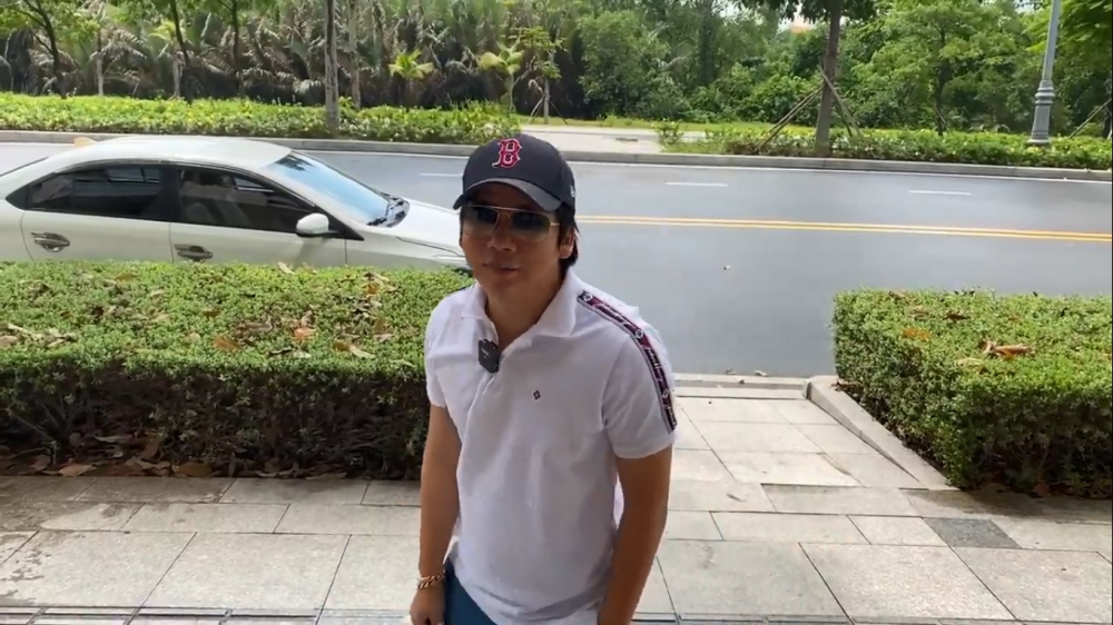 Khoa Pug lái chiếc Toyota Vios trong video tái xuất sau gần 2 tháng Khoa Pug lái chiếc Toyota Vios trong video tái xuất sau gần 2 tháng mất tích trên Youtube