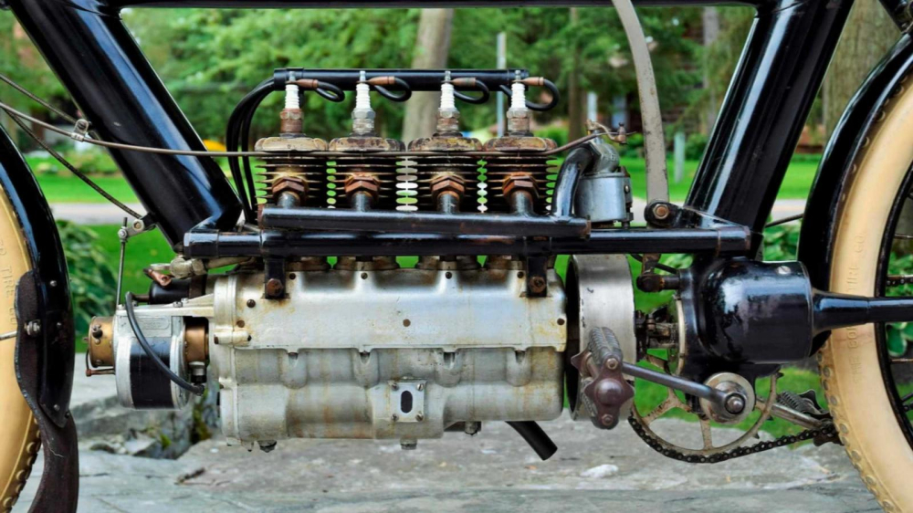 Khối động cơ của xe c&oacute; dung t&iacute;ch 707 cc