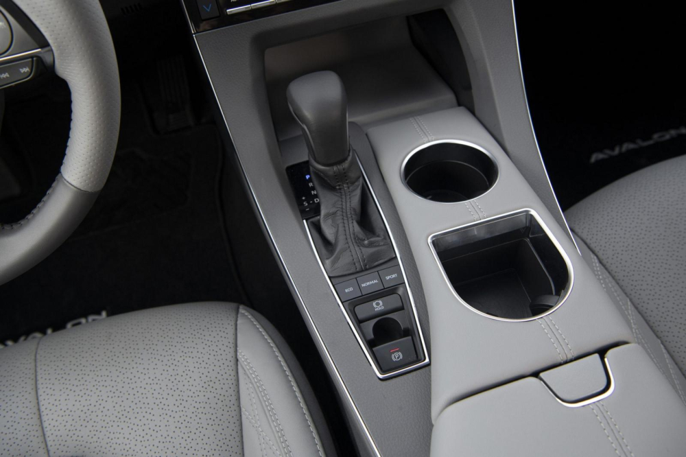 Cụm điều khiển trung tâm của Toyota Avalon mới