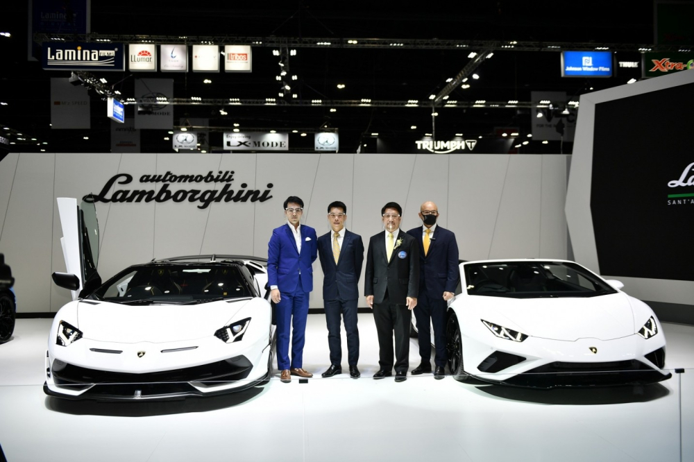Triển l&atilde;m Bangkok Motor Show 2020 đ&atilde; khai mạc v&agrave;o ng&agrave;y 16 th&aacute;ng 7 năm 2020 sau khoảng 4 th&aacute;ng tạm ho&atilde;n v&igrave; dịch Covid-19. Mặc d&ugrave; thiếu v&agrave;i h&atilde;ng xe tham dự nhưng nh&igrave;n chung, 25 thương hiệu c&oacute; mặt tại triển l&atilde;m xe lớn nhất Đ&ocirc;ng Nam &Aacute; cũng mang đến m&agrave;n tr&igrave;nh diễn ấn tượng cho người xem. Khỏi phải n&oacute;i giới m&ecirc; xe tại Th&aacute;i vui mừng đến chừng n&agrave;o khi triển l&atilde;m Bangkok Motor Show 2020 c&oacute; gian h&agrave;ng của Lamborghini.