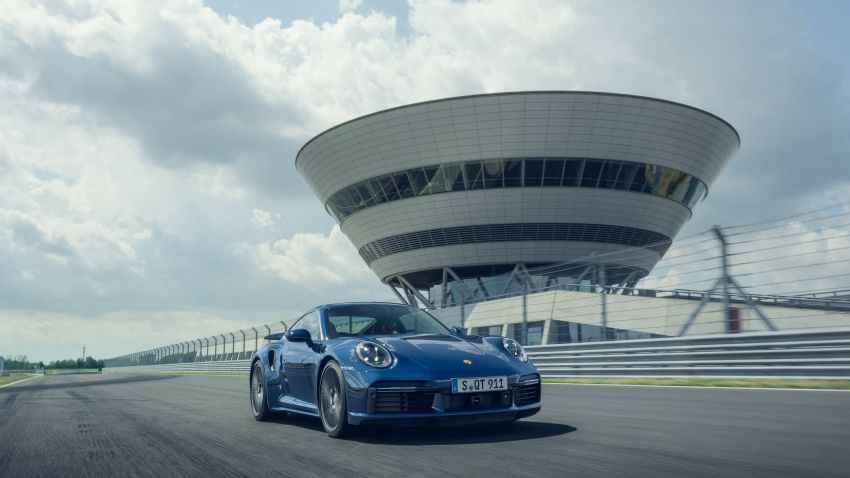 Porsche 911 Turbo nhẹ hơn bản cũ 30 kg và mạnh hơn 40 mã lực