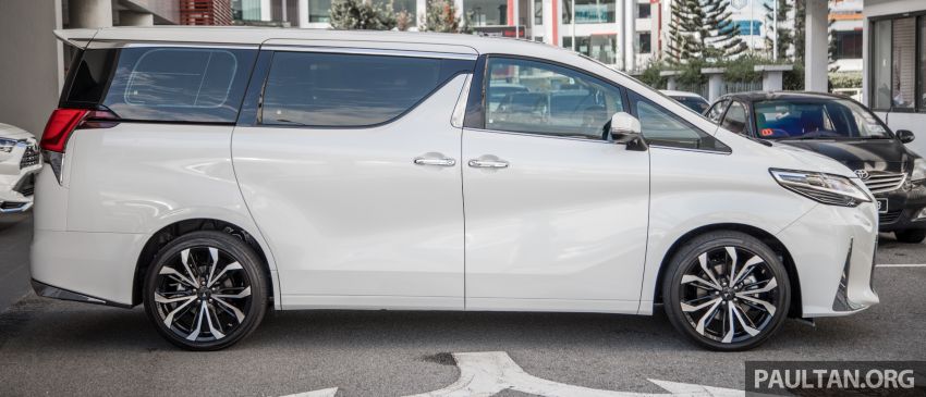 Phần sườn xe sẽ tố c&aacute;o chiếc xe n&agrave;y kh&ocirc;ng phải l&agrave; Lexus LM xịn