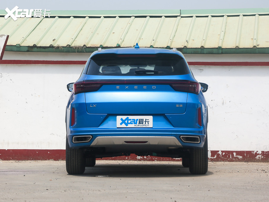 Nhìn trực diện đuôi xe Exeed LX 2020 Nhìn trực diện đuôi xe Exeed LX 2020