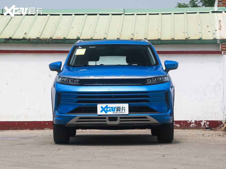 Nhìn trực diện đầu xe Exeed LX 2020 Nhìn trực diện đầu xe Exeed LX 2020