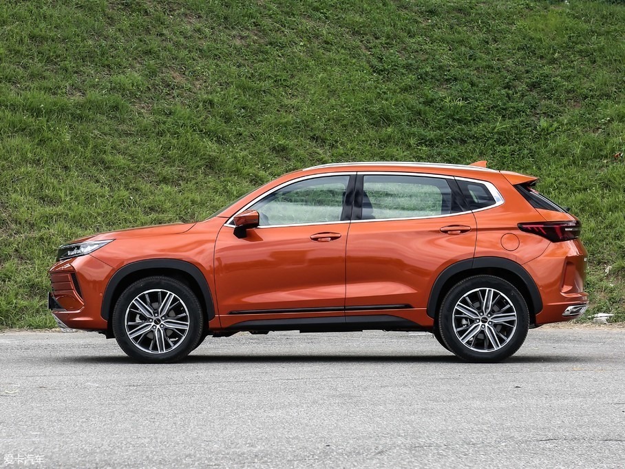 Bên sườn của Exeed LX 2020 Bên sườn của Exeed LX 2020