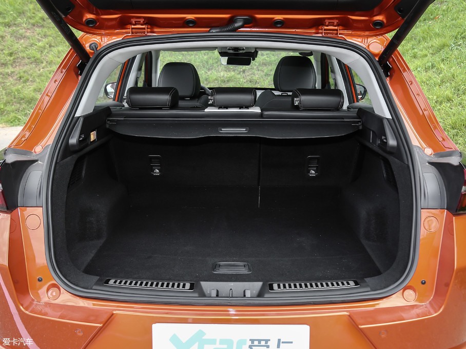 Không gian cốp xe Exeed LX 2020 Không gian cốp xe Exeed LX 2020