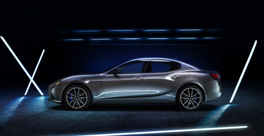 Maserati Ghibli Hybrid 2021 tiêu thụ 8,5 lít xăng cho 100 km Maserati Ghibli Hybrid 2021 tiêu thụ 8,5 lít xăng cho 100 km