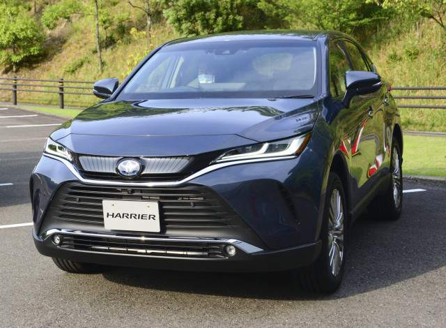 Cận cảnh thiết kế đầu xe của Toyota Harrier 2020