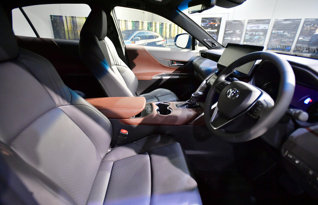 Nội thất bên trong Toyota Harrier 2020 tại Nhật Bản