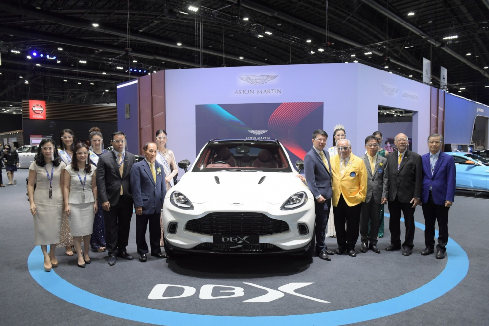 Aston Martin DBX trưng b&agrave;y tại Th&aacute;i Lan đến hết ng&agrave;y 28 th&aacute;ng 6 năm 2020 trước khi t&aacute;i xuất sang nước kh&aacute;c để giới thiệu. Rất mong chờ mẫu SUV hạng sang cỡ lớn đầu ti&ecirc;n của Aston Martin sẽ sớm c&oacute; mặt tại Việt Nam trong thời gian tới.