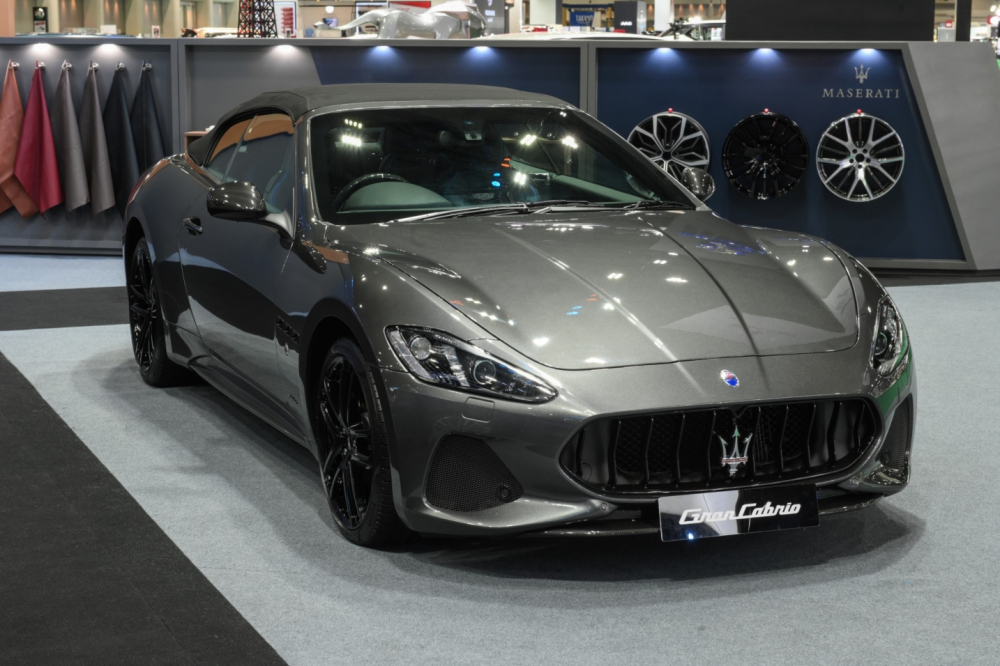 Hay chiếc xe thể thao mui trần điệu đ&agrave; Maserati GranCabiro...