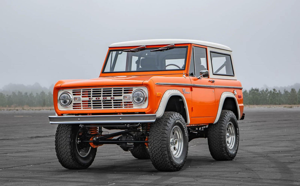 Ph&iacute;a trước của chiếc Ford Bronco 1974 phục chế