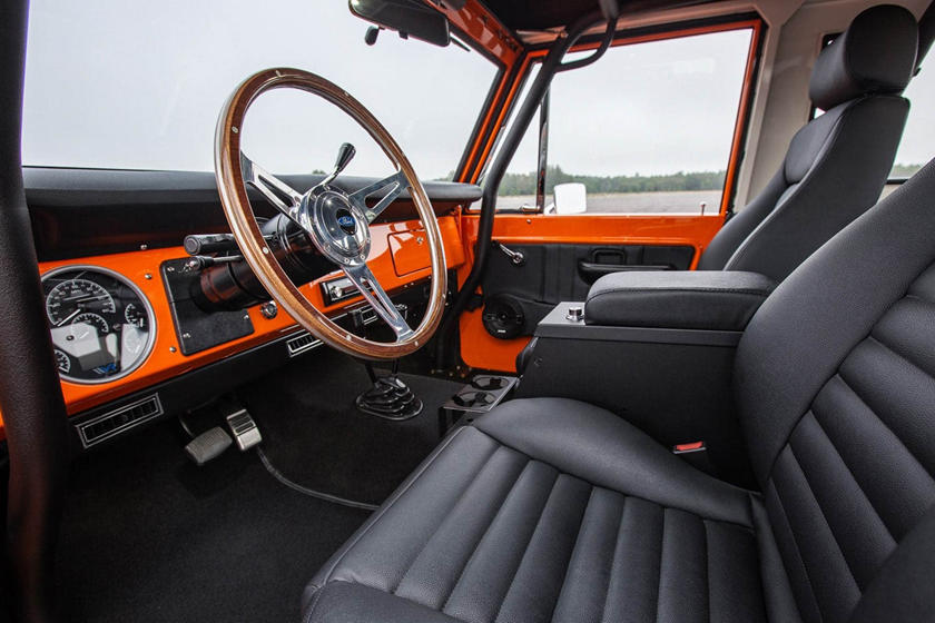 Nội thất của&nbsp;chiếc Ford Bronco 1974 phục chế