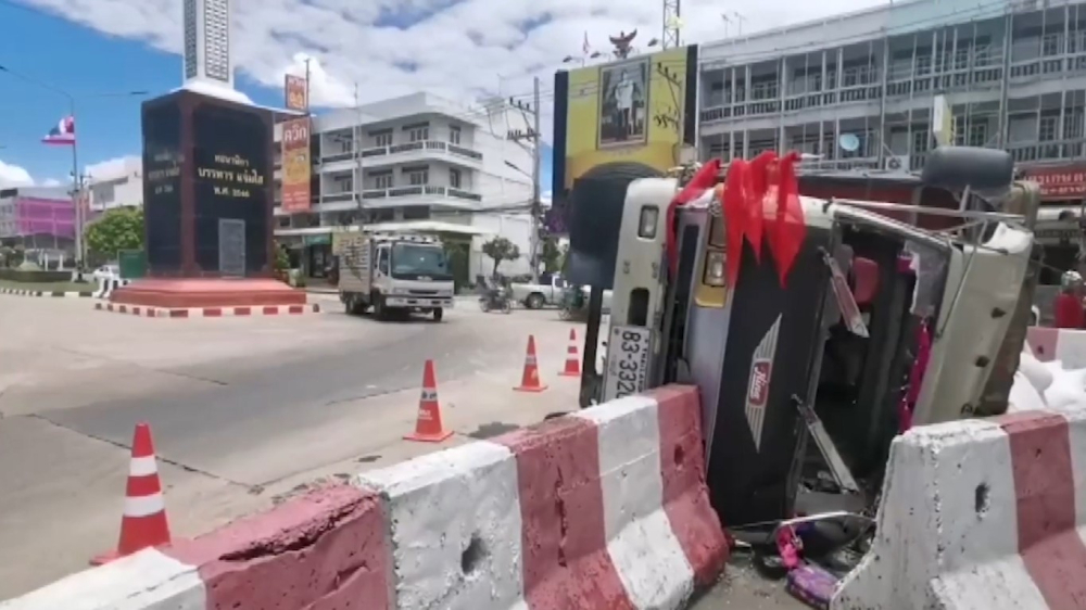 Chiếc &ocirc; t&ocirc; tải bị hỏng kh&aacute; nặng sau vụ tai nạn