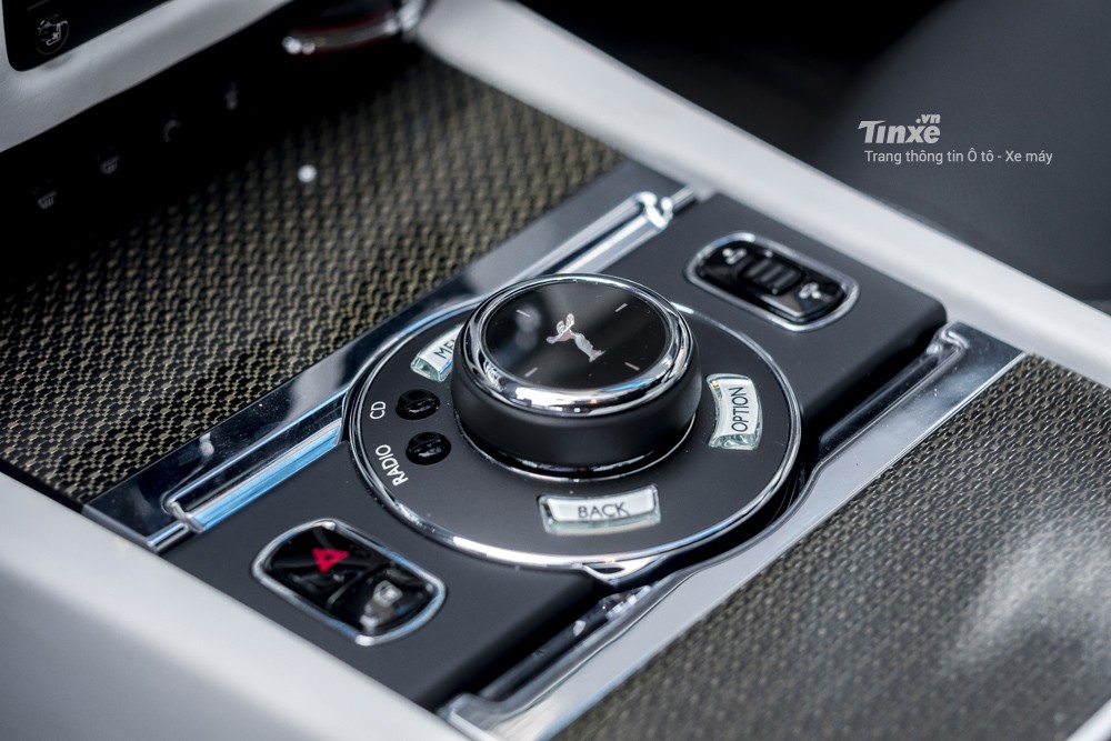 Rolls-Royce Ghost Black Badge có công suất tăng 40 mã lực so với bản tiêu chuẩn Rolls-Royce Ghost Black Badge có công suất tăng 40 mã lực so với bản tiêu chuẩn