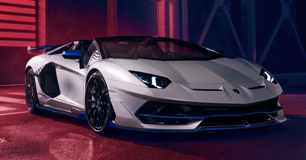 Aventador SVJ Roadster Xago Edition được xây dựng từ bộ phận cá nhân hóa Ad Personam của hãng Lamborghini, mỗi chiếc được tạo cá tính bằng một số thứ tự rõ ràng cũng như một số yếu tố thiết kế độc đáo để giúp chủ nhân của 10 chiếc xe này đều cảm thấy mình sở hữu 1 trong những chiếc Lamborghini độc của thế giới.