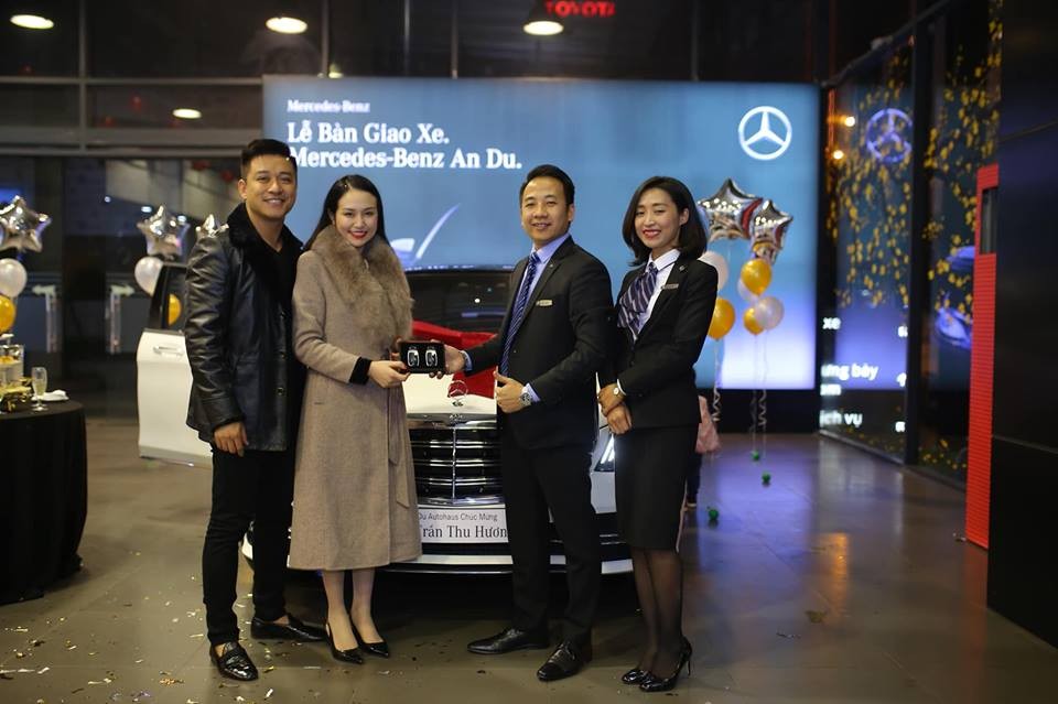 Trước đó, vợ chồng Tuấn Hưng còn mua Mercedes-Benz S450L Luxury Trước đó, vợ chồng Tuấn Hưng còn mua Mercedes-Benz S450L Luxury