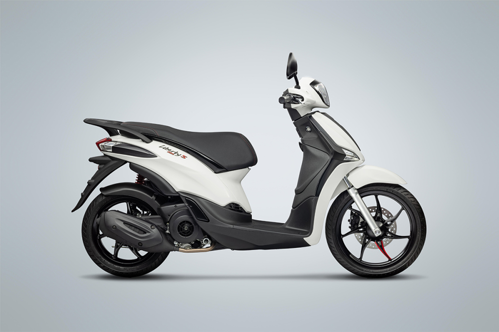 Piaggio Liberty S được bổ sung th&ecirc;m bộ sưu tập Black Series.