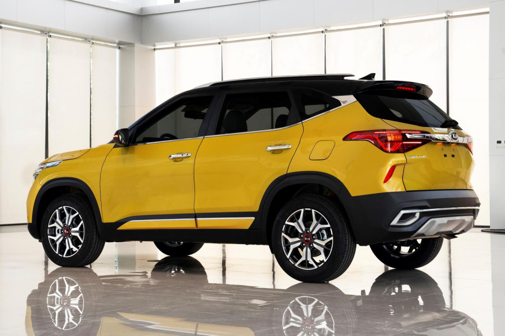 Kia Seltos được ph&aacute;t triển từ cơ sở gầm bệ của Hyundai Kona cho chiều d&agrave;i cơ sở kh&aacute; lớn, l&ecirc;n đến 2.610 mm