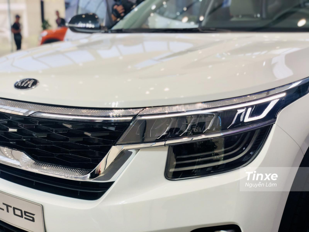 Xe được trang bị đ&egrave;n chiếu s&aacute;ng dạng LED