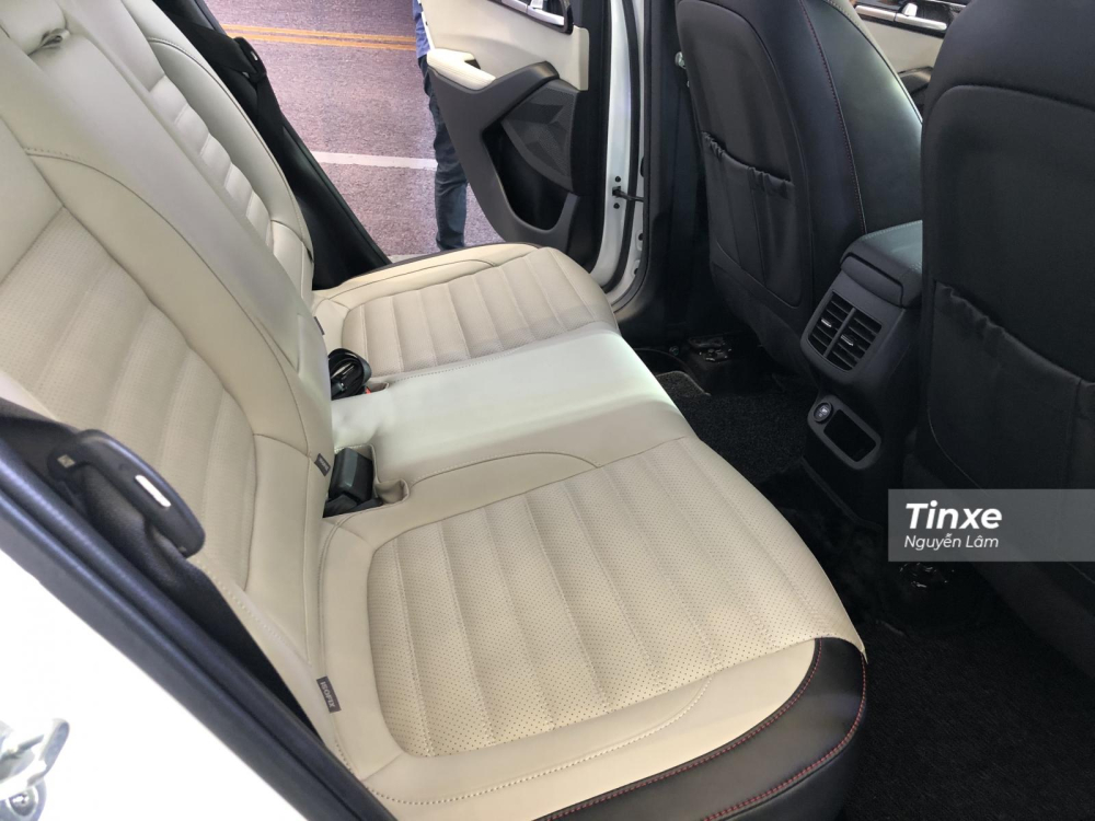 Kia Seltos 2020 c&oacute; ghế bọc da với thiết kế khỏe khoắn