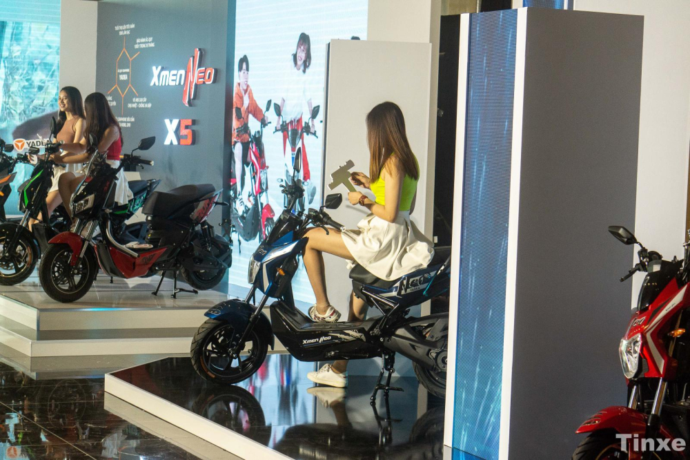 Yadea Xmen Neo được b&aacute;n ra với 4 phi&ecirc;n bản m&agrave;u kh&aacute;c nhau