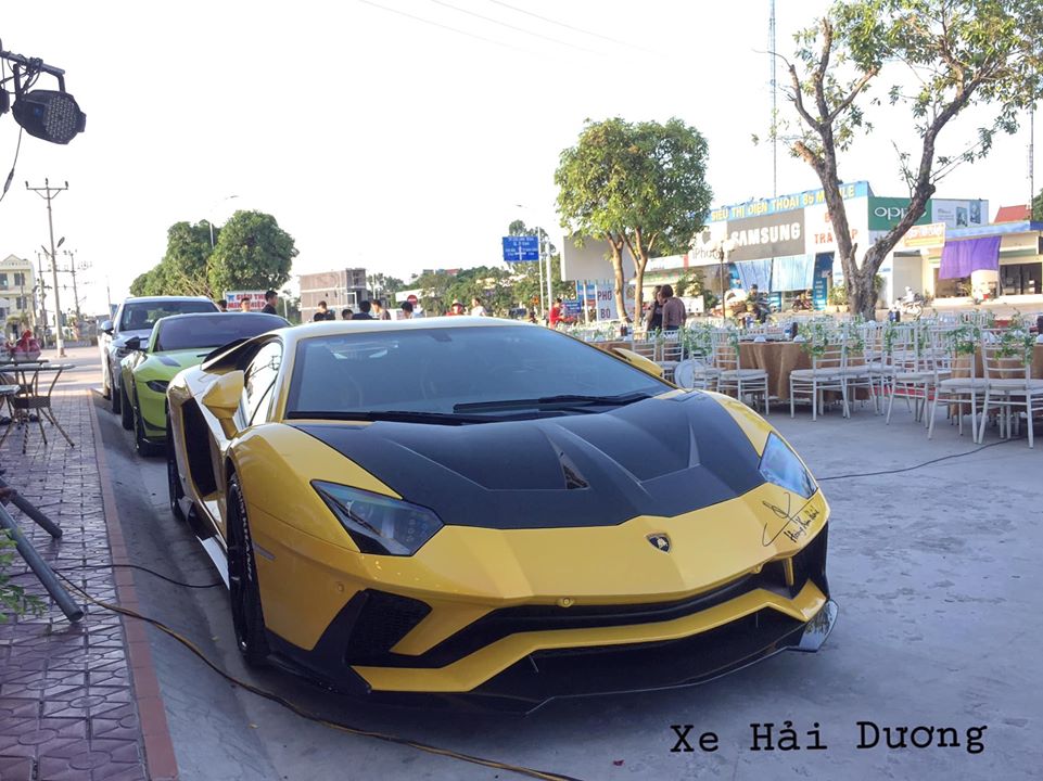 Cặp si&ecirc;u xe hơn 60 tỷ đồng của chủ nh&acirc;n McLaren Senna độc nhất Việt Nam khoe d&aacute;ng tại Hải Dương