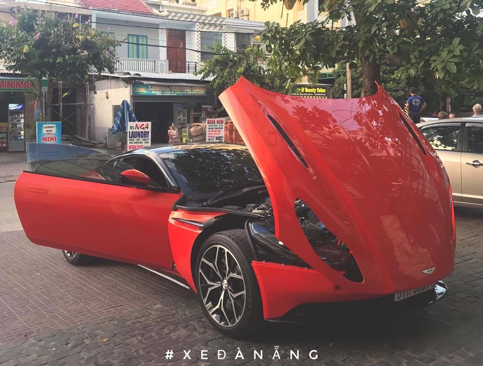 Nắp capô mở ngược ra trước của Aston Martin DB11. Ảnh: Xe Đà Nẵng Nắp capô mở ngược ra trước của Aston Martin DB11. Ảnh: Xe Đà Nẵng