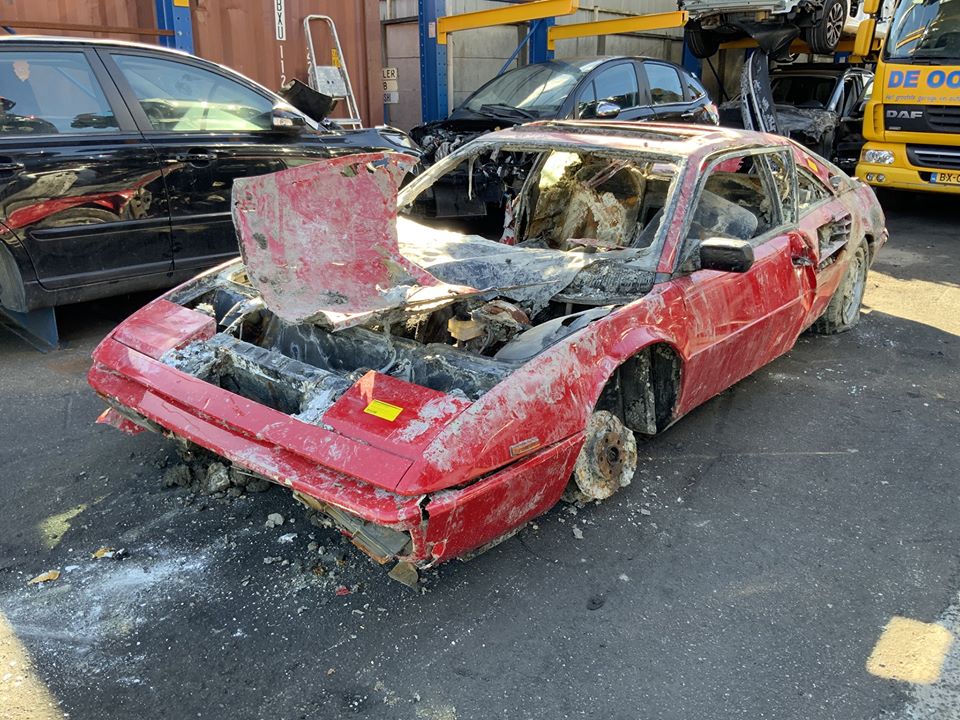 Chiếc Ferrari Mondial sau khi được trục vớt