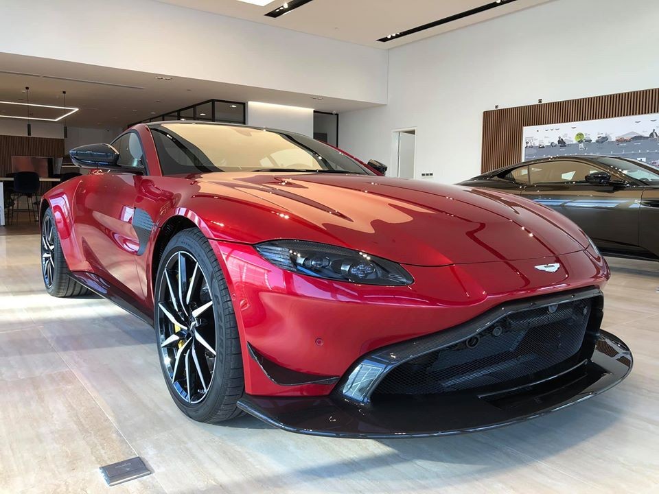 Aston Martin Vantage thế hệ thứ 2 chính hãng mang màu đỏ độc nhất Việt Nam Aston Martin Vantage thế hệ thứ 2 chính hãng mang màu đỏ độc nhất Việt Nam