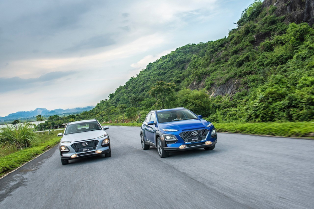 Hyundai Kona đang được giảm nhẹ 15 triệu đồng tại đại l&yacute;, đi k&egrave;m qu&agrave; tặng phụ kiện ch&iacute;nh h&atilde;ng