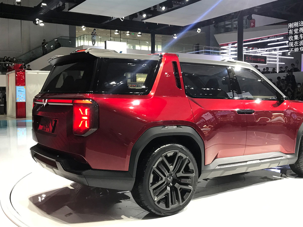 Đ&egrave;n hậu của Wuling Hong Guang X cũng được thiết kế h&igrave;nh chữ X